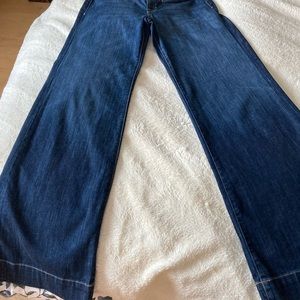 Gorgeous wash and soft feel , dark, in excellent condition jeans . Inseam 88 cm